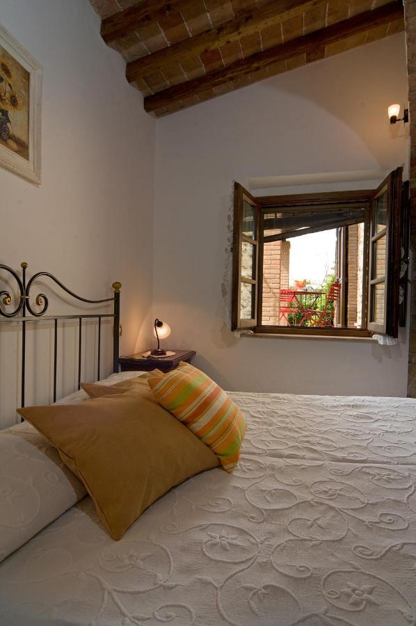 Agriturismo Fontesettimena Appartamento Rondine- Appartamento Capriolo 볼테라 외부 사진